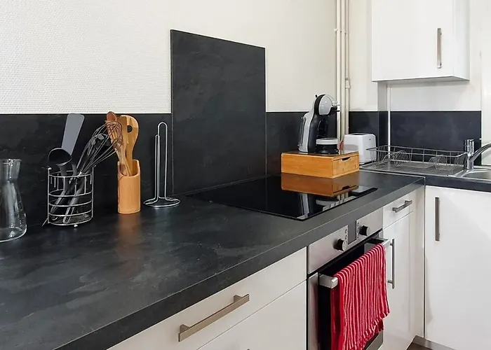 Proche De L'abbaye-aux-dames Apartamento *